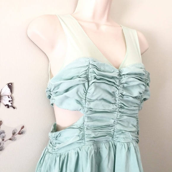 5/$25 Ruched Top Party Dress with side cutouts sz L New - Picture 2 of 5